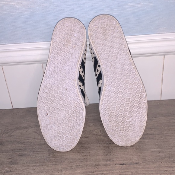 Women's size 7 White Originals Adidas Gazelle Polka Dot Sneakers - Picture 4 of 6